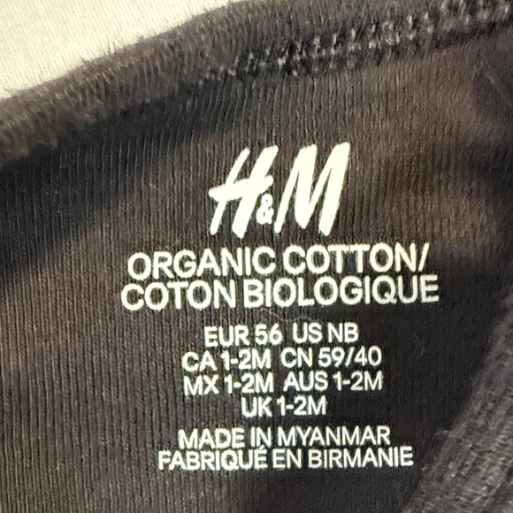 H&M - pair of newborn organic cotton Bodysuits - Purple and Black - Picture 2 of 5